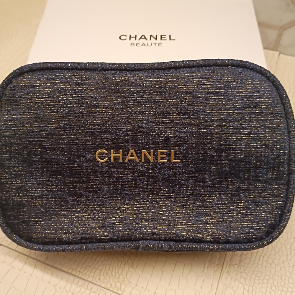 💋Chanel Zip Case Navy Gold * NEW - Picture 1 of 4